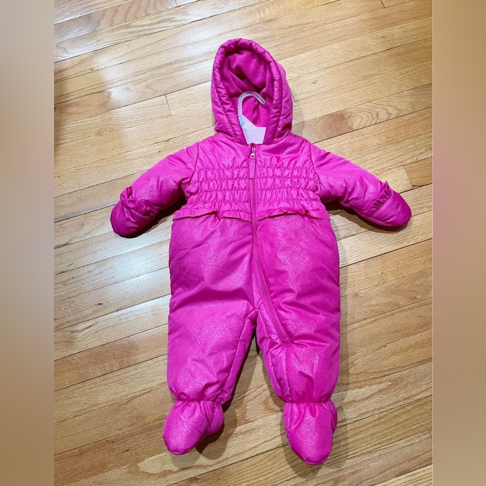 Rothschild Baby Bunting Size 6-9 M Bright Pink Ruffles Fleece Lined EXCELLENT - Picture 2 of 10